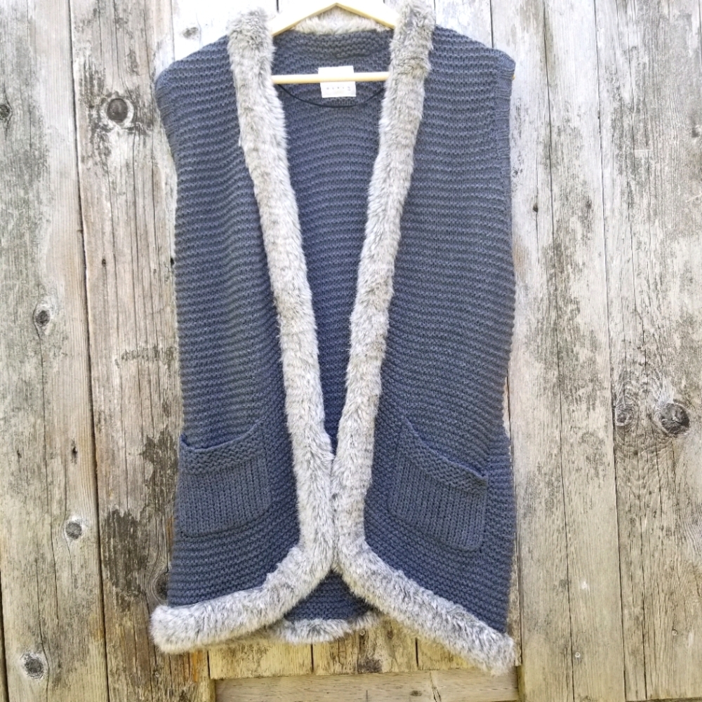 Vero Moda Fur-Trimmed Knit Sweater Vest